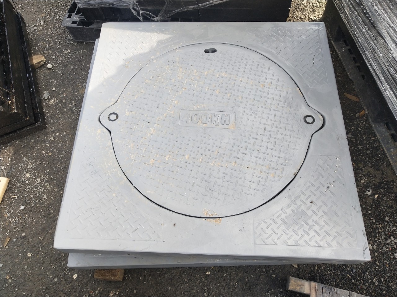 Nắp Hố Ga Composite Có Khe Thoát Nước Khung Dương Nắp Tròn1