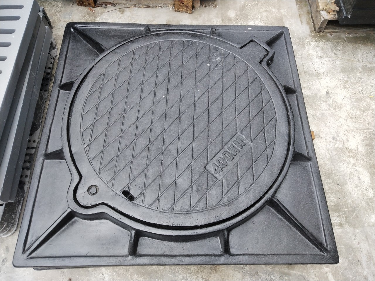 Nắp hố ga Composite ngăn mùi khung âm nắp tròn1