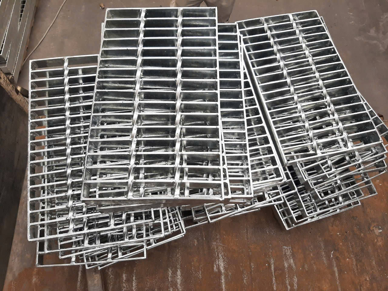 Tấm sàn grating mạ kẽm7