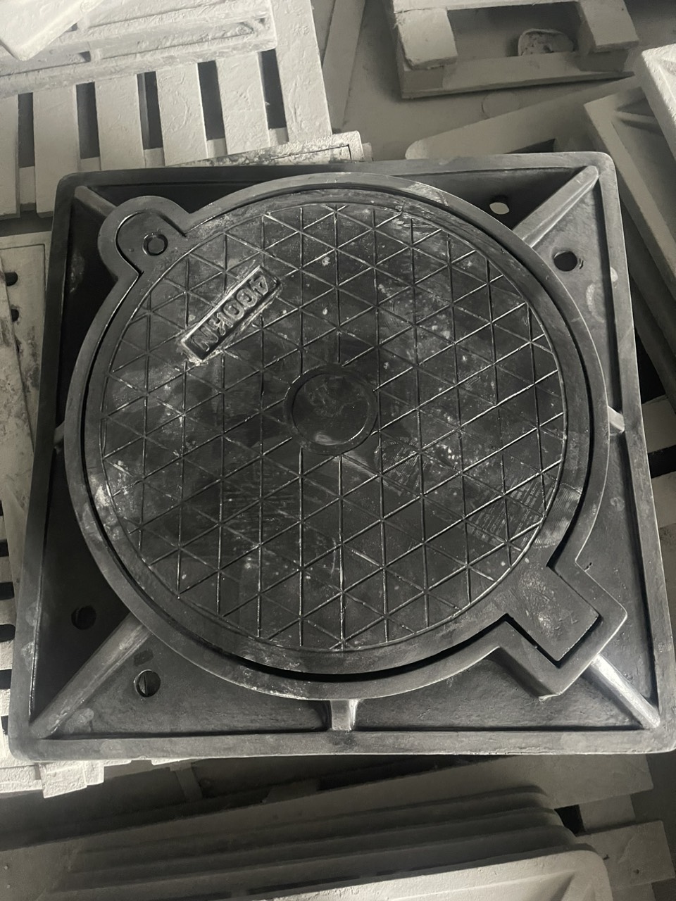 Nắp hố ga composite vuông khung âm4